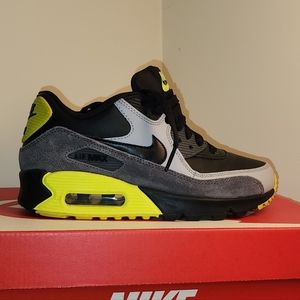 NIKE AIR MAX 90 LTR / size 4Y / Black/Black-Wolf Grey-Drk Grey Noir/Gris